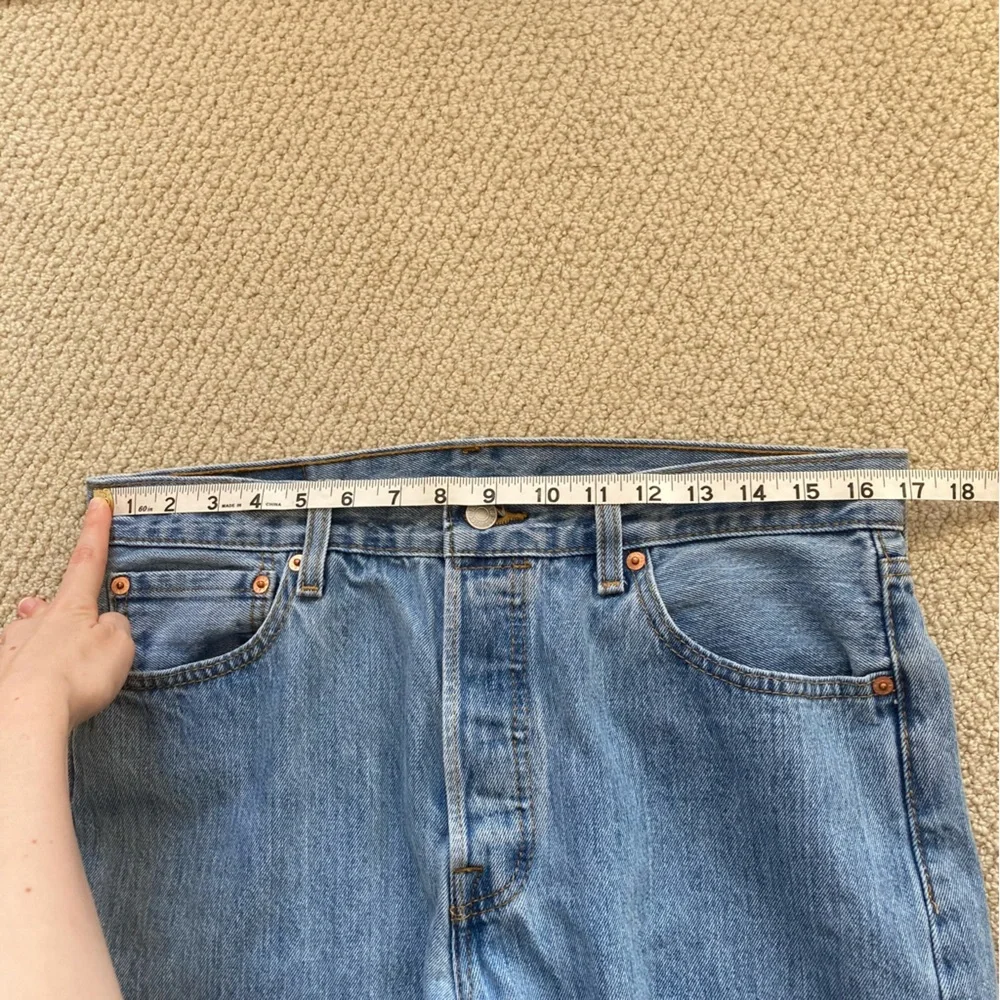 Levi’s 501 Jeans Men’s Size 33 x 32 Medium Wash Pants 100% Cotton Straight Leg